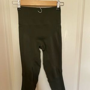 COPY - Lululemon crops army green size 4